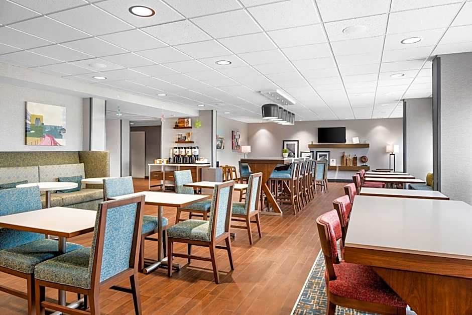 Hampton Inn By Hilton Grand Rapids-North