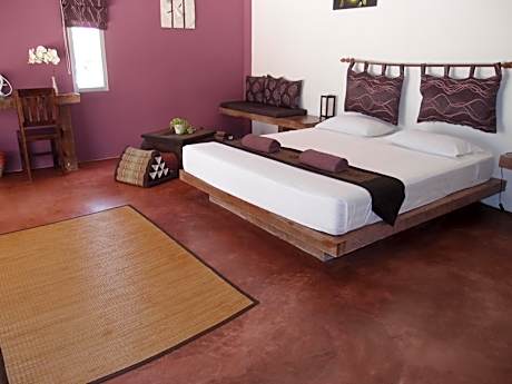 Bungalow with Garden View