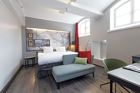 Superior, Guest room, 1 King, Courtyard view