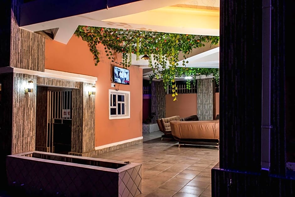 Gold Crown International Hotel