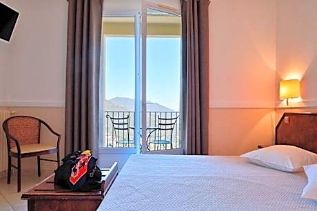 Superior Room with Valley View