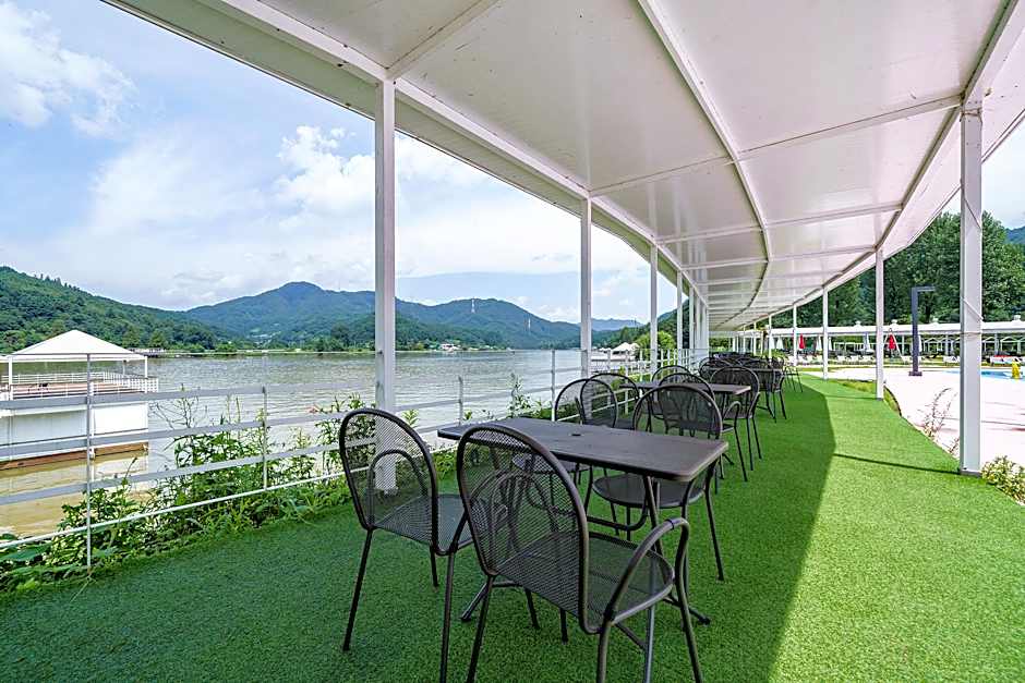 Parotia waterhouse hotel