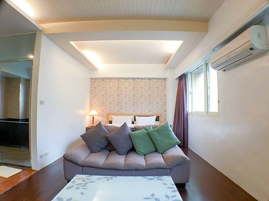 Champagne Hotel