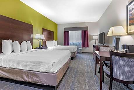 Queen Room with Two Queen Beds with Bath Tub - Disability Access