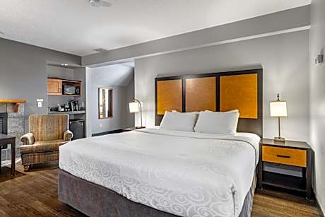 Deluxe King Suite