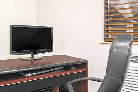 Queen Room - Non-Smoking