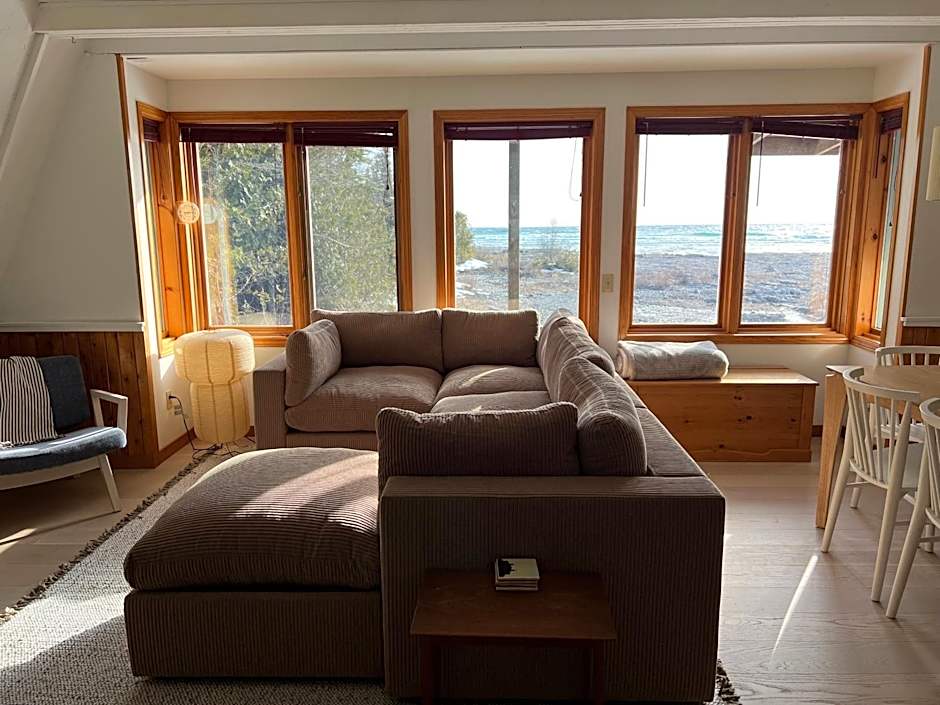 Lands End Private Lakeside Escape