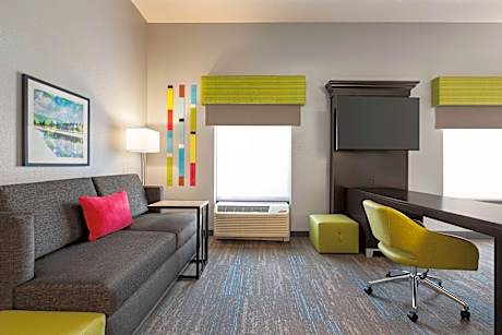 1 King Mobility/Hearing Access Tub Studio Ns