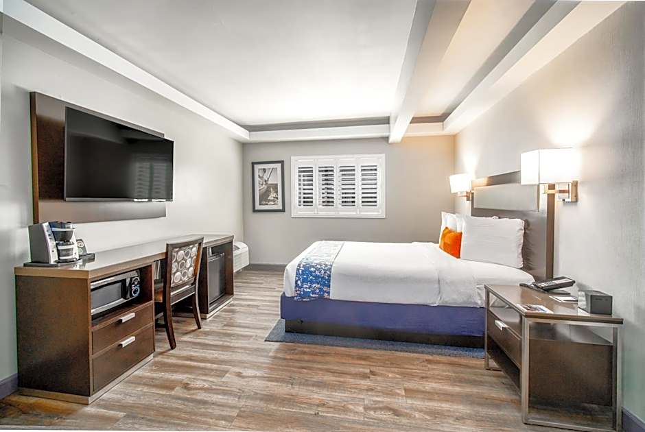 Inn at 50 - Long Beach Convention Center