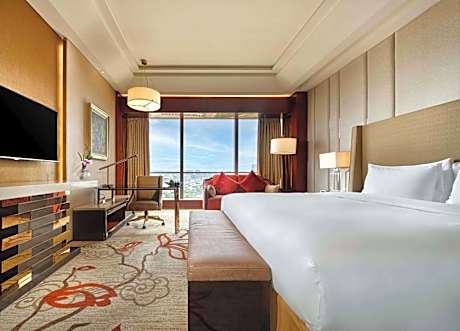Queen Room with Garden View