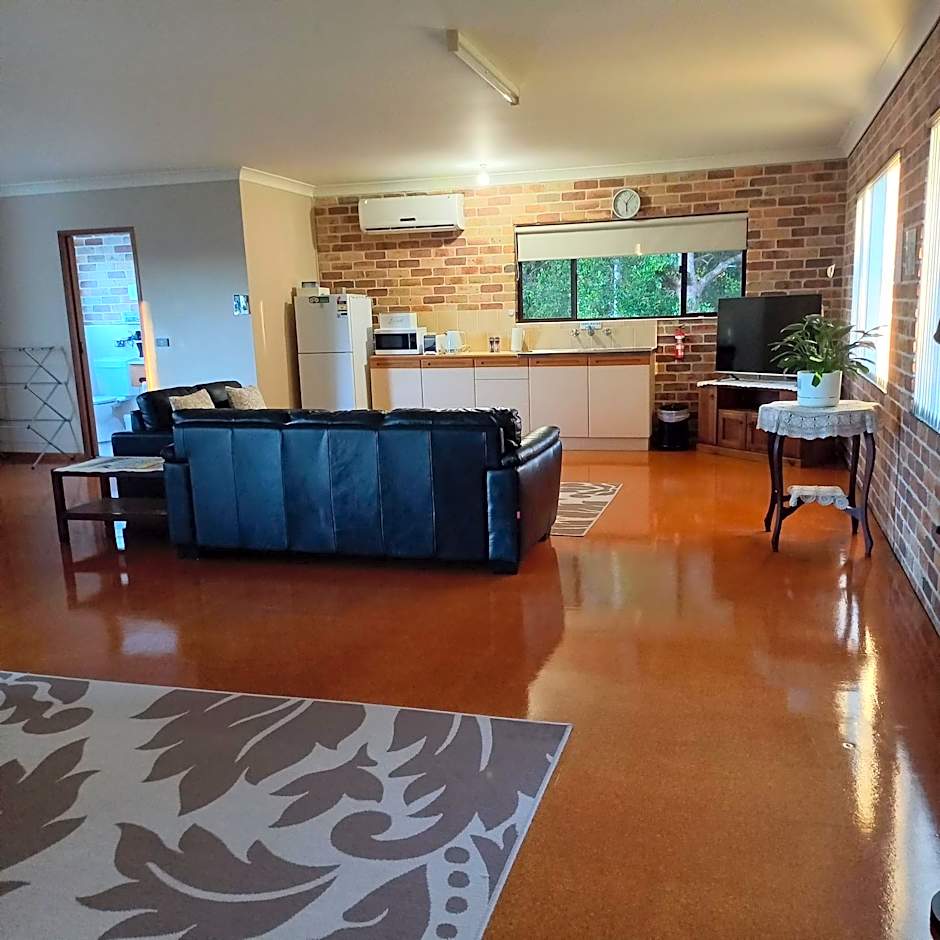 Emerald Tropical Palms B & B