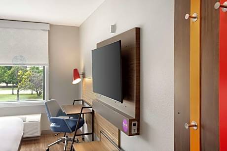 King Room with Bath Tub - Mobility Access
