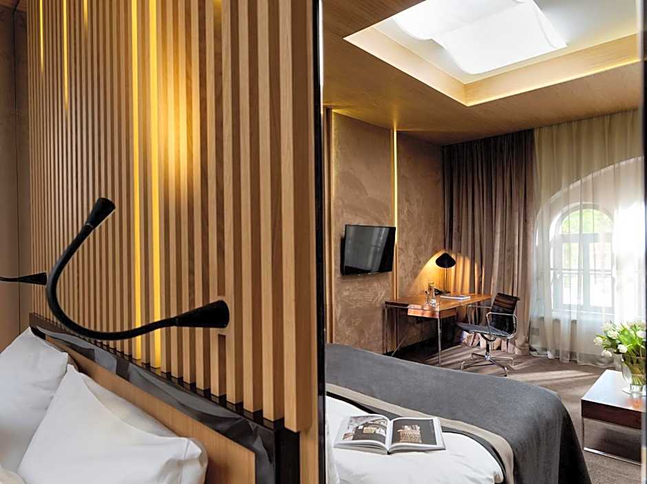 City Park Hotel & Residence