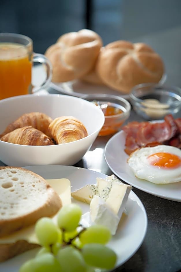 FortyPlusOne Hotel - Newly Renovated!