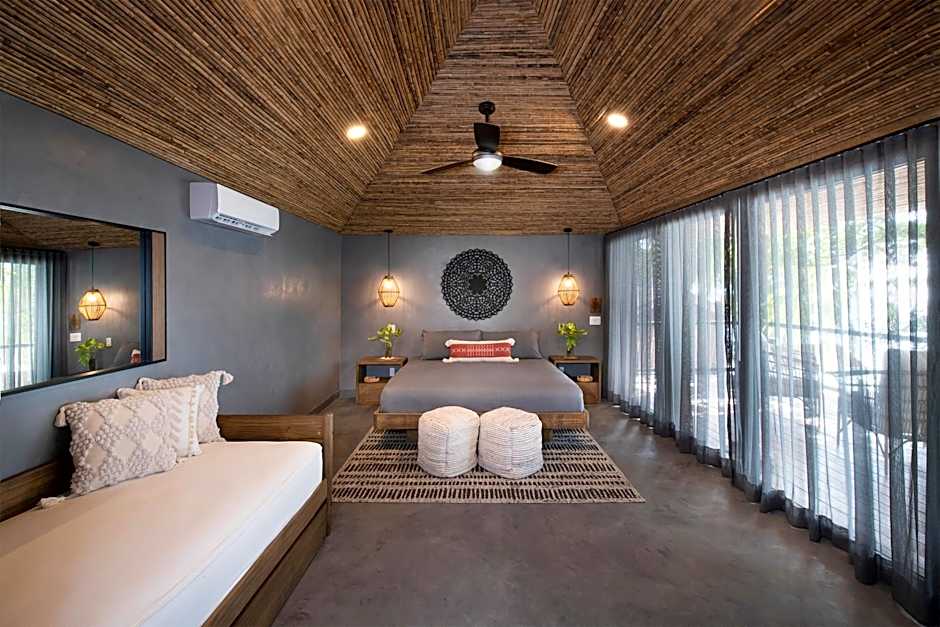 Photo 1 of 23 of Deluxe Suite, Beachfront