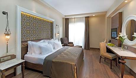 Family Room Poolside