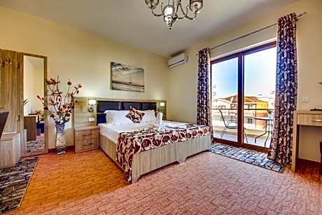 Triple Room with Balcony