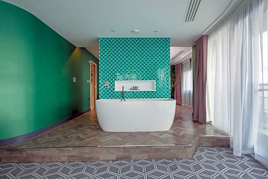 Waterfront Southport Hotel