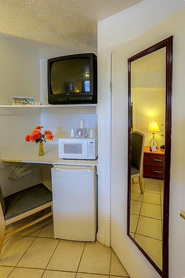 Photo 1 of 6 of Small Double Room
