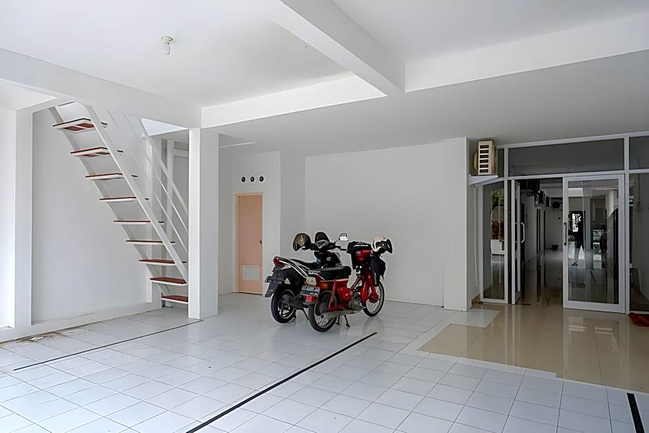 RedDoorz near GOR UNY