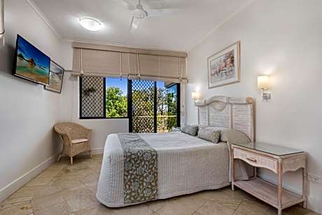 One-Bedroom Apartment - Sea Side