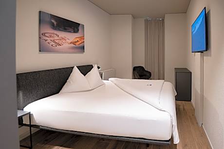 Standard Single Room - Little Daylight Exposure