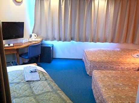 Twin Room with Extra Bed - Non Smoking