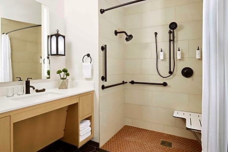 King Room with Roll-In Shower - Mobility Access