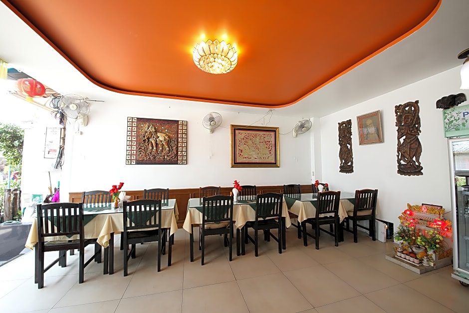 OYO 126 Patong Station House