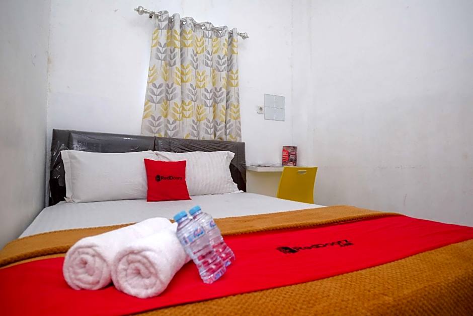 RedDoorz near Politeknik Manado