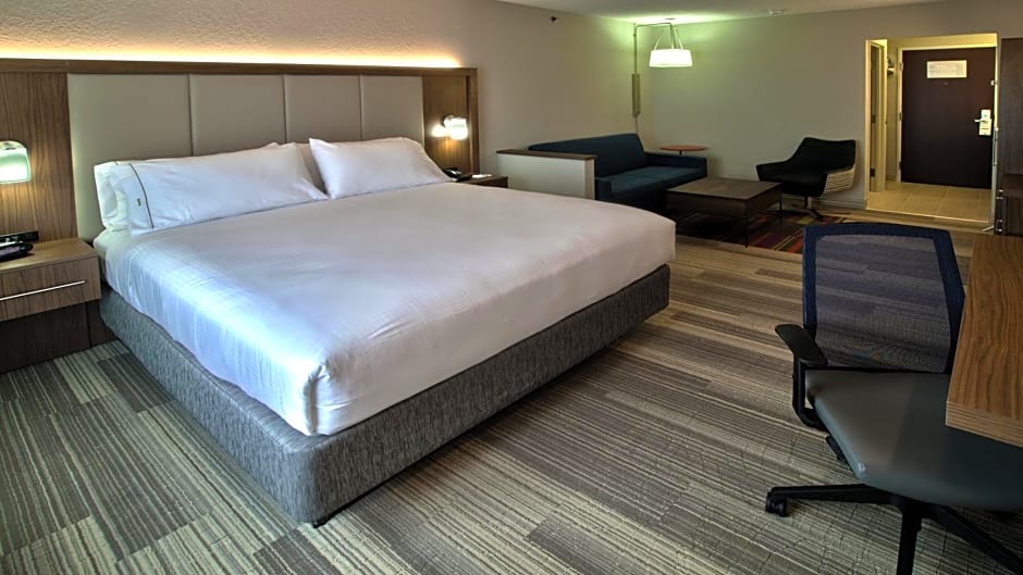 Holiday Inn Express & Suites Evansville North, an IHG Hotel