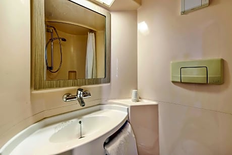 Triple - 3 Single Beds