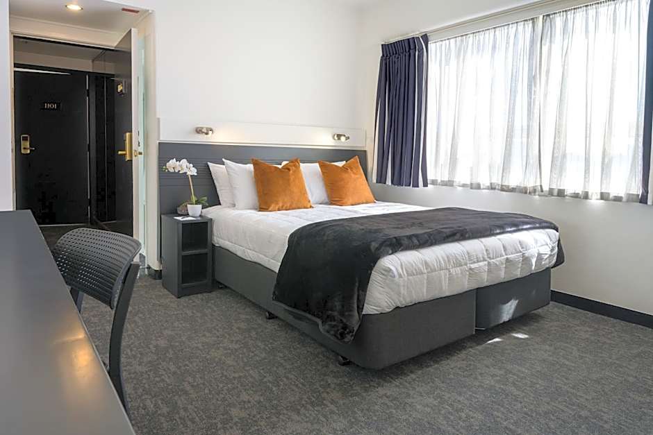 Bay Plaza Hotel