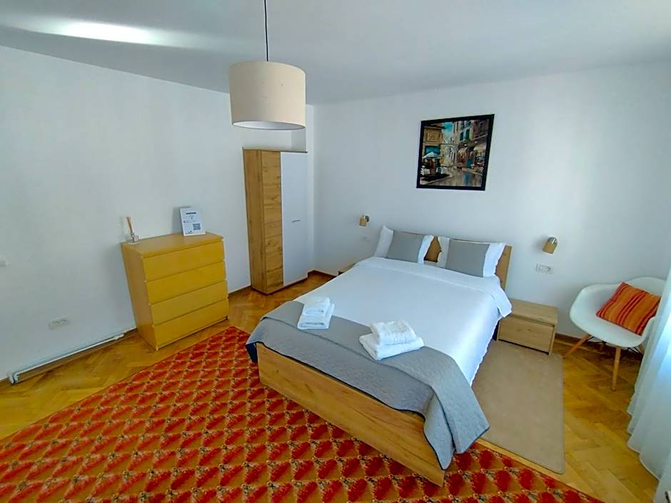 FRIENDS Studios - Central Station - Self check-in