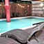 Townhouse Oak Vera Hotel Near Clark International Airport