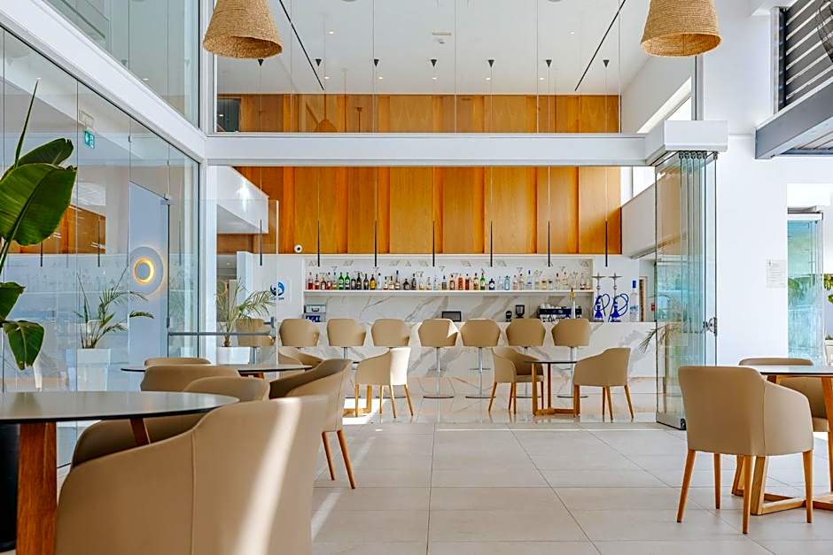 Seasons Hotel (Adults Only)