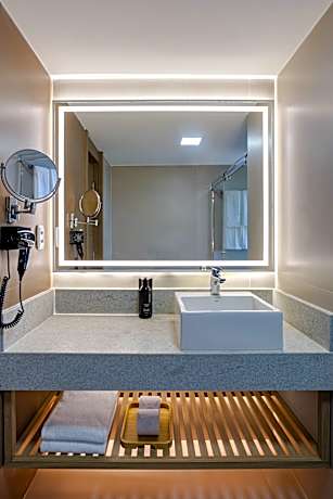 TRIPLE DELUXE SEA VIEW