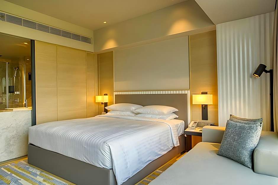 Gateway Ahmedabad, Sindhu Bhavan Road