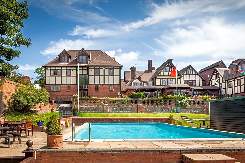 De Rougemont Manor Hotel