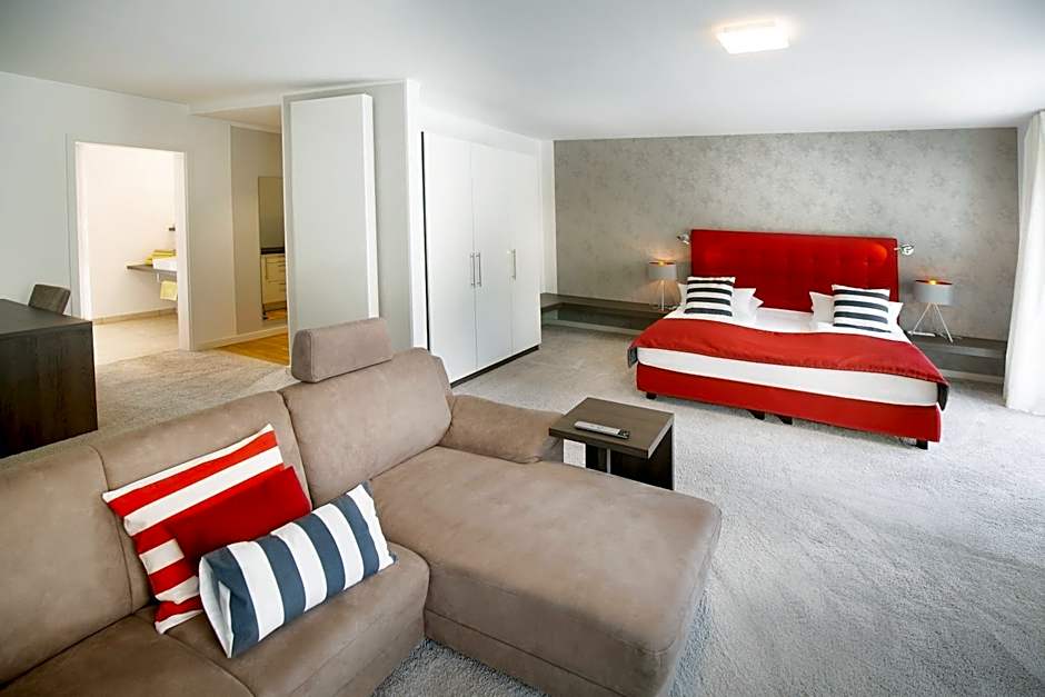 Boardinghouse by M&K