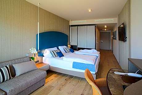 Deluxe Double Room with Terrace and Lake View