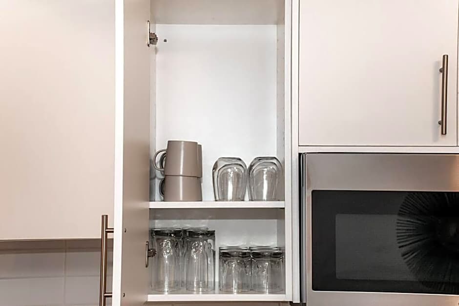 Cozy Nordic Utopia, Bsmt Suite near WEM & DT, King Bed, WiFi