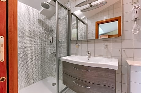 superior dbl room with balcony and river view