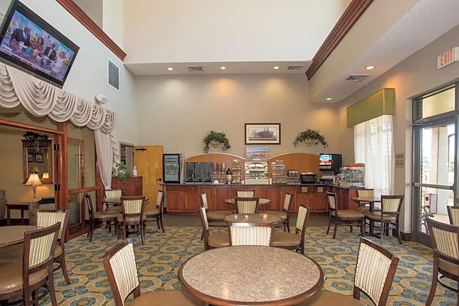 Round Hill Inn