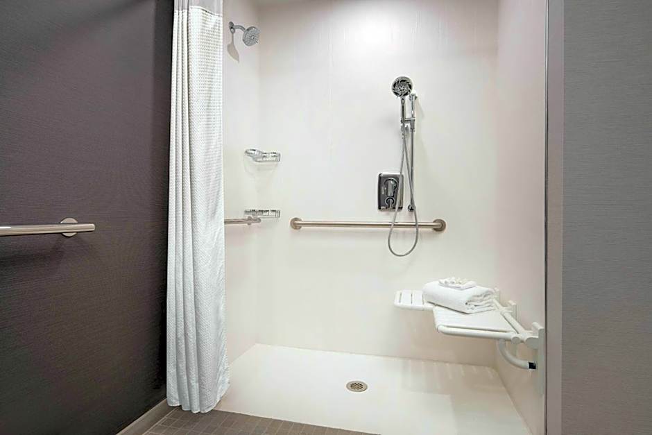 Courtyard by Marriott Fresno Clovis