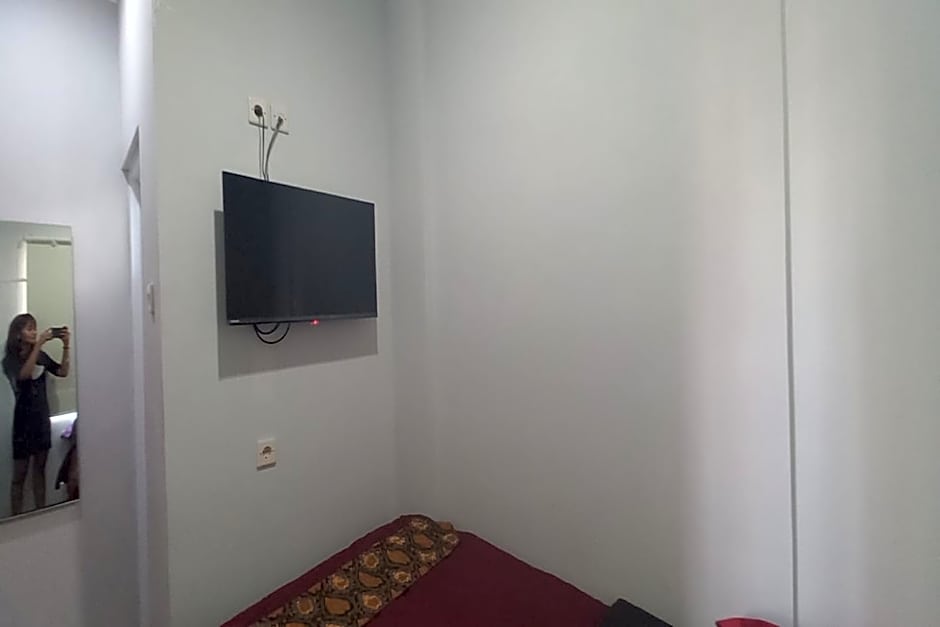 OYO 93769 Setia Budi Guest House 2