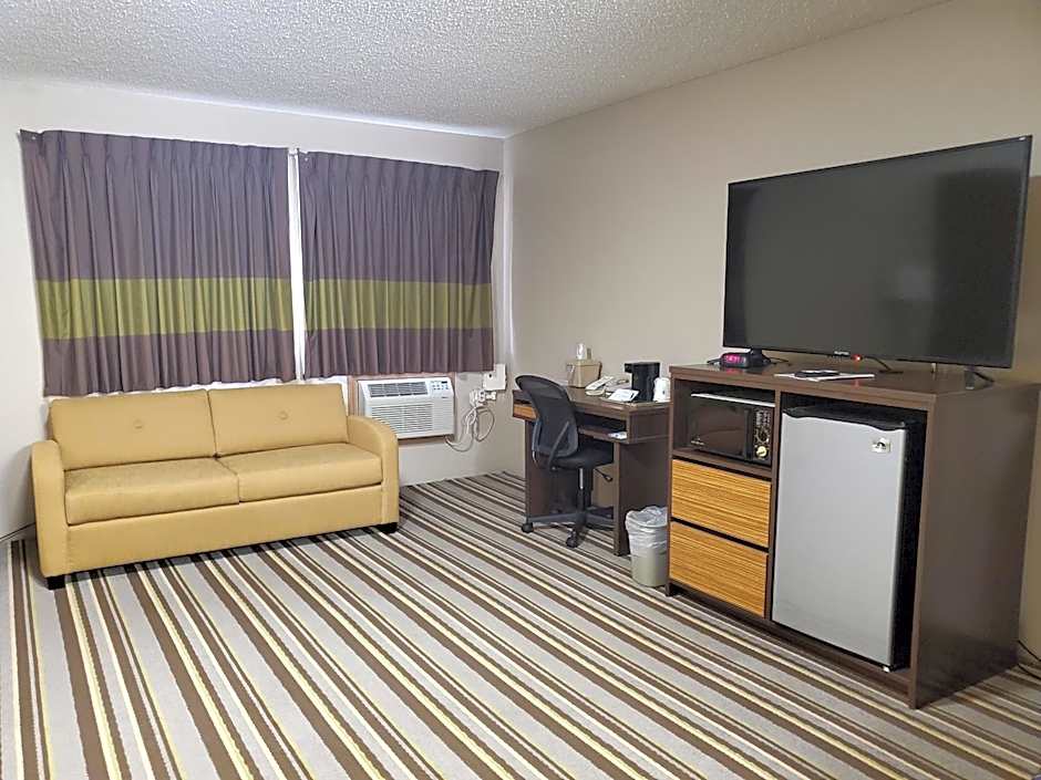 Super 8 by Wyndham Blue Earth