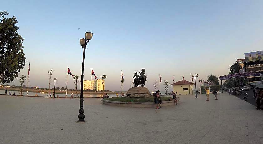 Golden Noura Villa-Pub & Restaurant