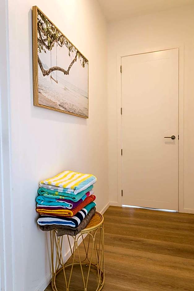 Jandals & Joy Lakefront Retreat