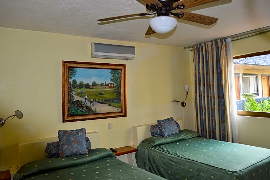 Hotel Mercurio - Caters to Gay Men